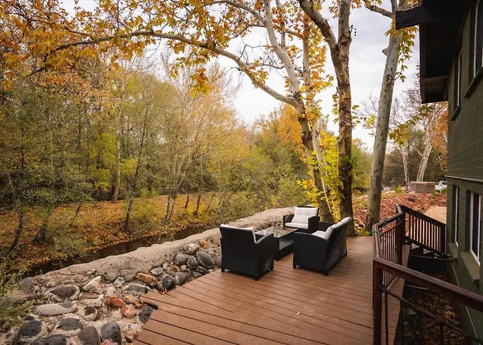 20 Creekside Retreat