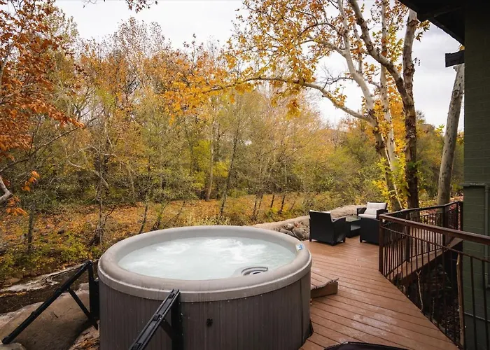 20 Creekside Retreat *